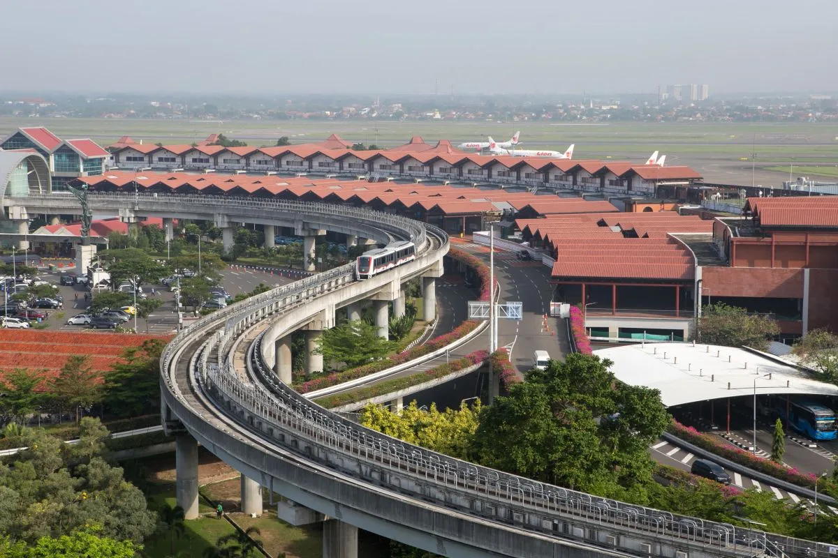 30 menit ke Bandara Soekarno-Hatta